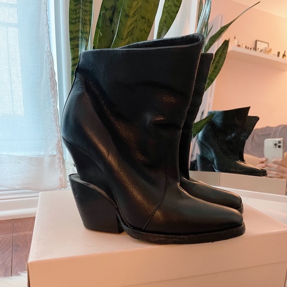 Theyskens’ Theory Black Leather Heel Boots 38 - Picture 2 of 6